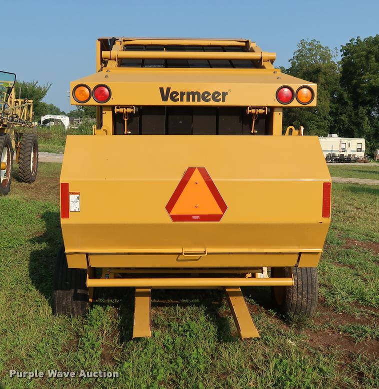image for item BV9165 Vermeer 664M Rancher round baler