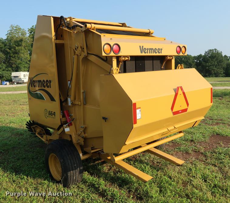 image for item BV9165 Vermeer 664M Rancher round baler