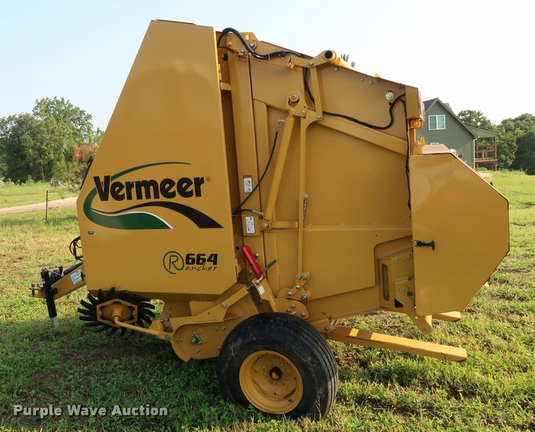 image for item BV9165 Vermeer 664M Rancher round baler