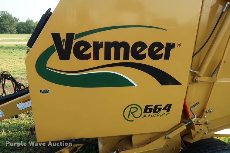 image for item BV9165 Vermeer 664M Rancher round baler