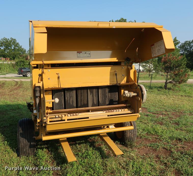 image for item BV9165 Vermeer 664M Rancher round baler