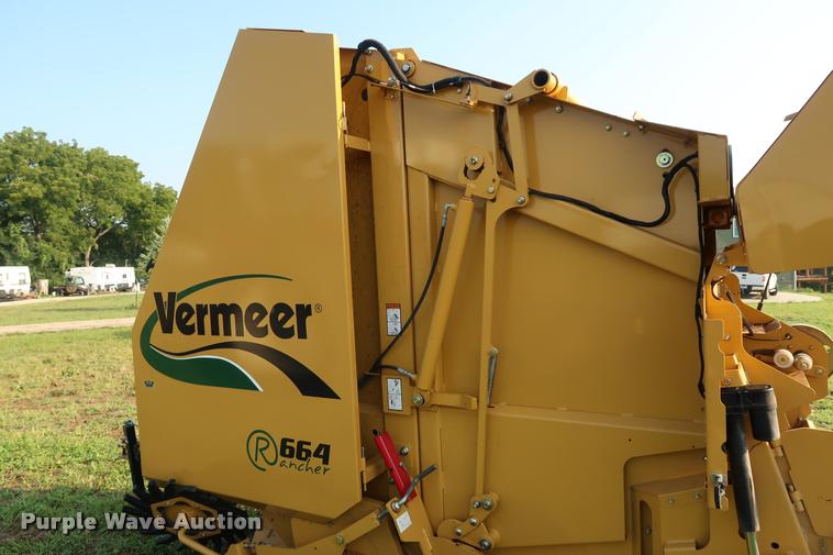 image for item BV9165 Vermeer 664M Rancher round baler