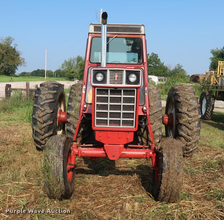 image for item BV9168 International 1566 tractor