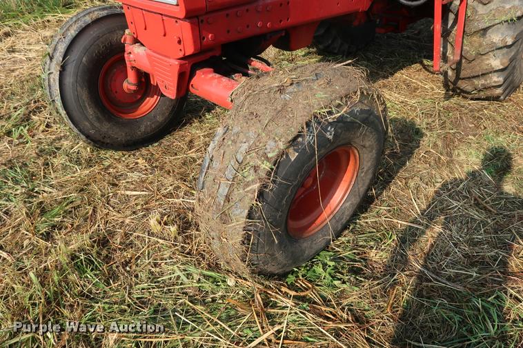 image for item BV9168 International 1566 tractor
