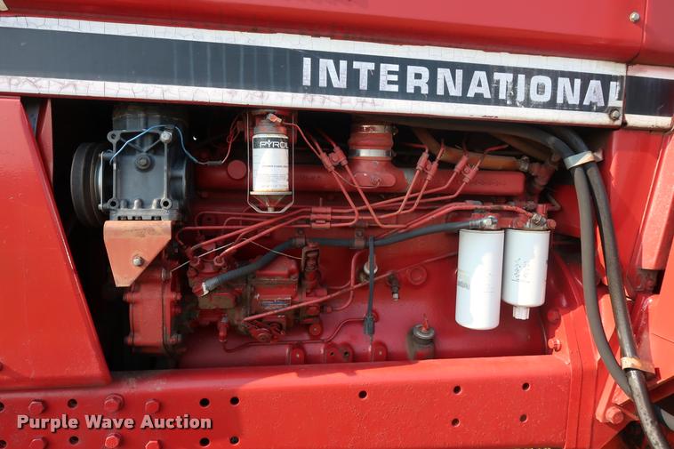 image for item BV9168 International 1566 tractor