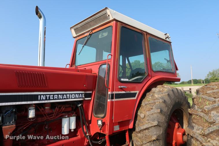 image for item BV9168 International 1566 tractor