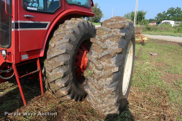 image for item BV9168 International 1566 tractor