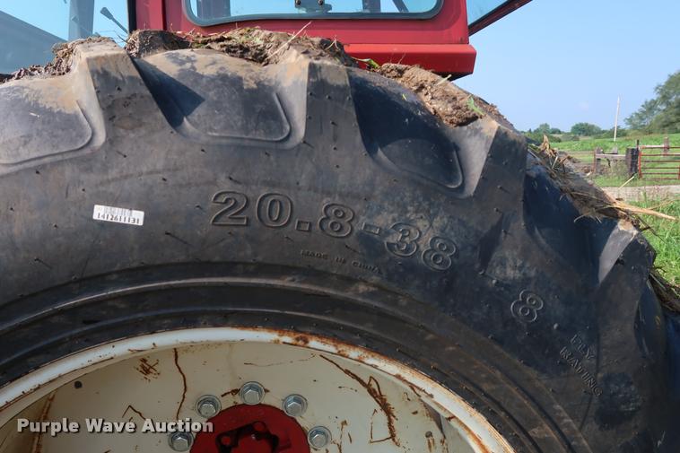 image for item BV9168 International 1566 tractor