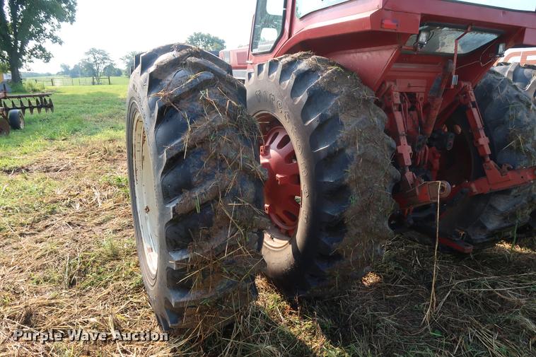 image for item BV9168 International 1566 tractor