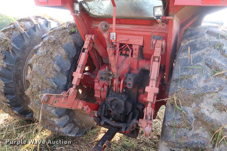 image for item BV9168 International 1566 tractor