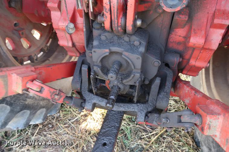 image for item BV9168 International 1566 tractor