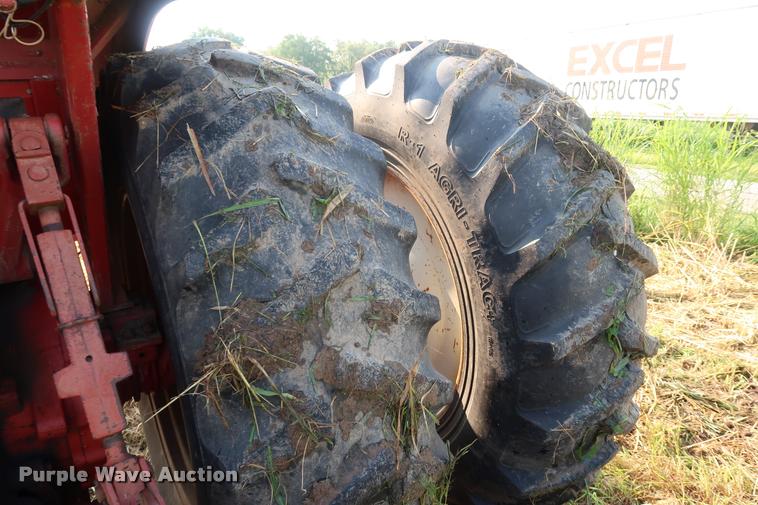 image for item BV9168 International 1566 tractor