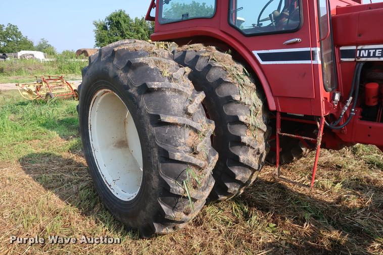 image for item BV9168 International 1566 tractor