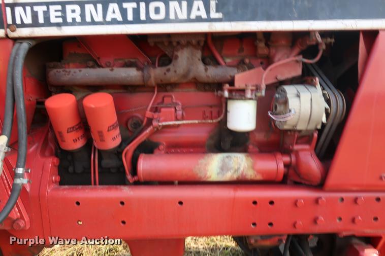 image for item BV9168 International 1566 tractor