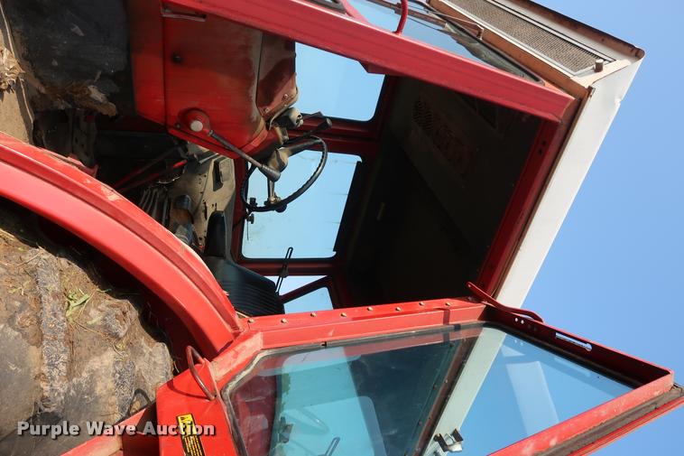 image for item BV9168 International 1566 tractor