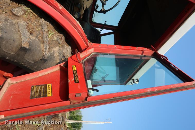 image for item BV9168 International 1566 tractor