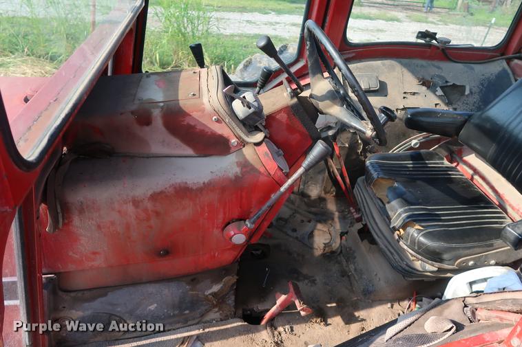 image for item BV9168 International 1566 tractor