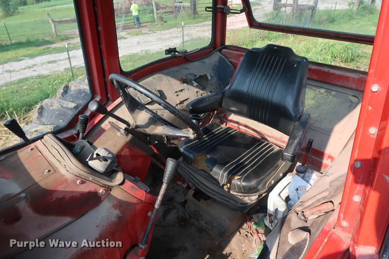 image for item BV9168 International 1566 tractor