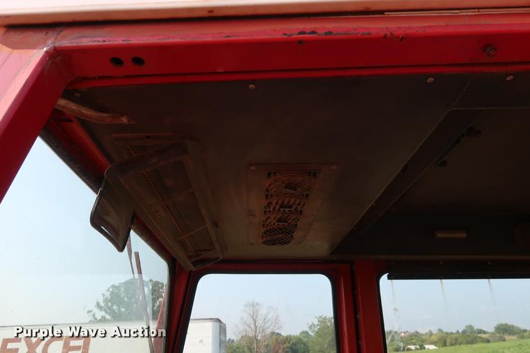 image for item BV9168 International 1566 tractor