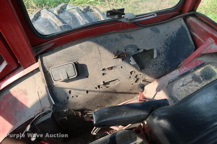 image for item BV9168 International 1566 tractor