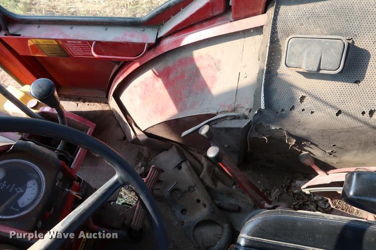 image for item BV9168 International 1566 tractor