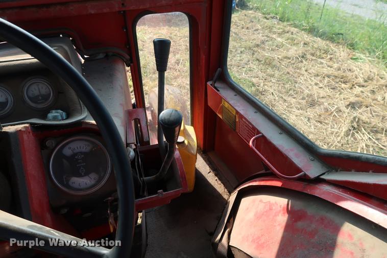 image for item BV9168 International 1566 tractor