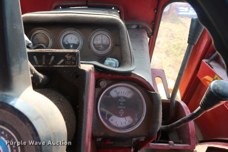 image for item BV9168 International 1566 tractor