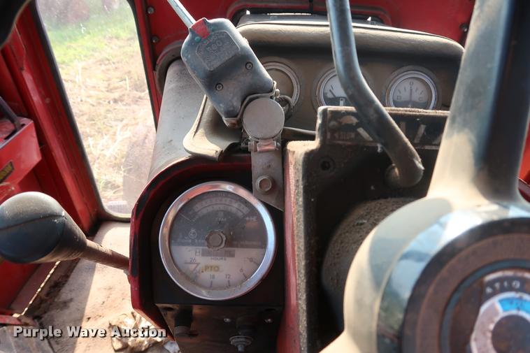 image for item BV9168 International 1566 tractor