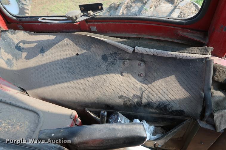 image for item BV9168 International 1566 tractor