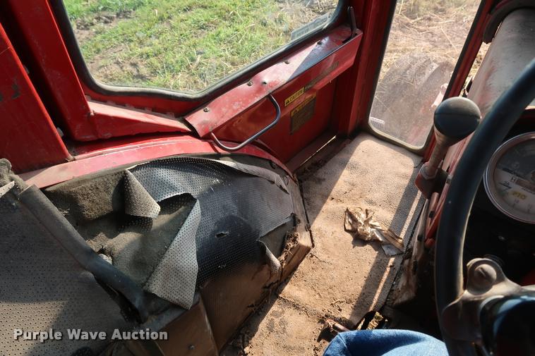 image for item BV9168 International 1566 tractor