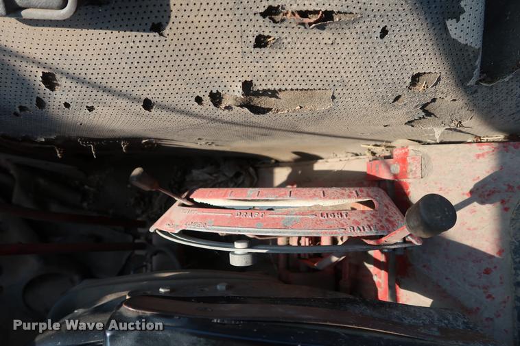 image for item BV9168 International 1566 tractor