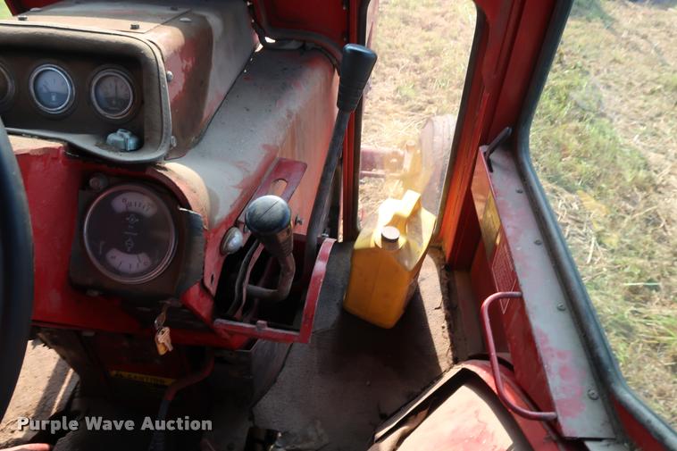 image for item BV9168 International 1566 tractor