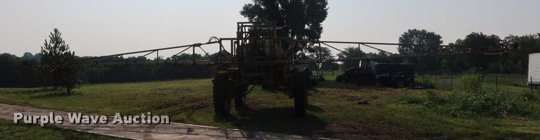 image for item BV9169 1995 Ag-Chem RoGator 844 self-propelled sprayer
