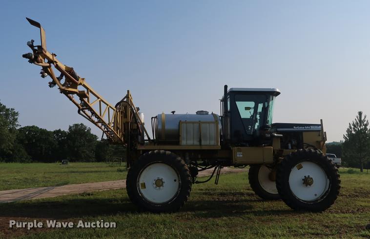image for item BV9169 1995 Ag-Chem RoGator 844 self-propelled sprayer