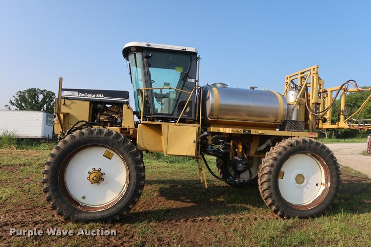 image for item BV9169 1995 Ag-Chem RoGator 844 self-propelled sprayer
