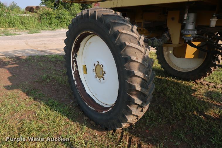 image for item BV9169 1995 Ag-Chem RoGator 844 self-propelled sprayer