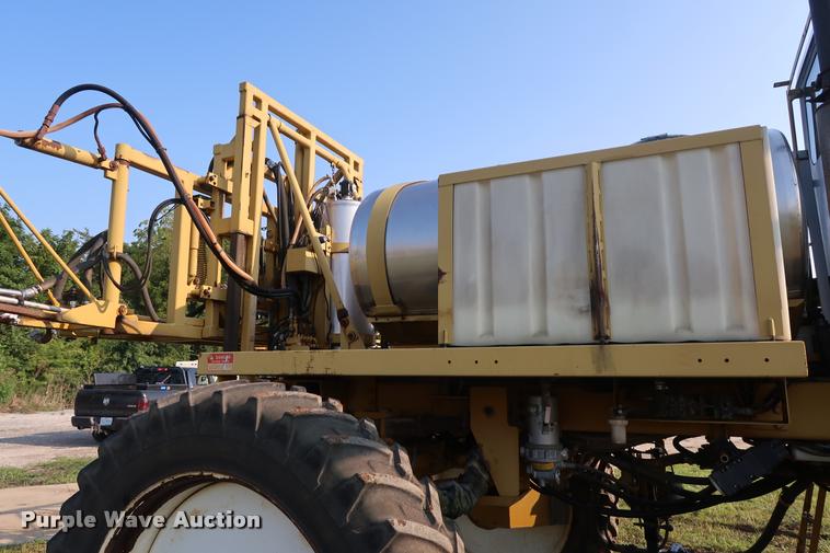 image for item BV9169 1995 Ag-Chem RoGator 844 self-propelled sprayer