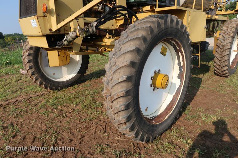 image for item BV9169 1995 Ag-Chem RoGator 844 self-propelled sprayer