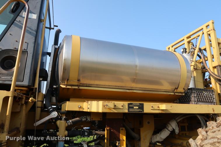 image for item BV9169 1995 Ag-Chem RoGator 844 self-propelled sprayer