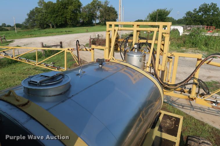 image for item BV9169 1995 Ag-Chem RoGator 844 self-propelled sprayer