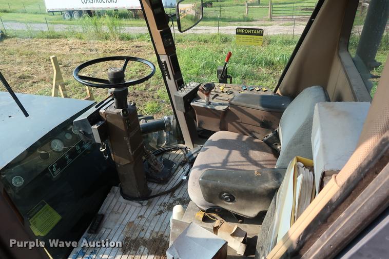 image for item BV9169 1995 Ag-Chem RoGator 844 self-propelled sprayer