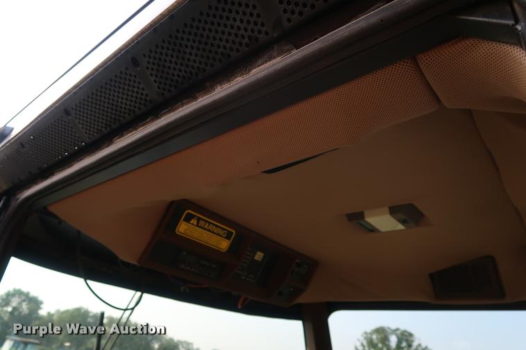 image for item BV9169 1995 Ag-Chem RoGator 844 self-propelled sprayer