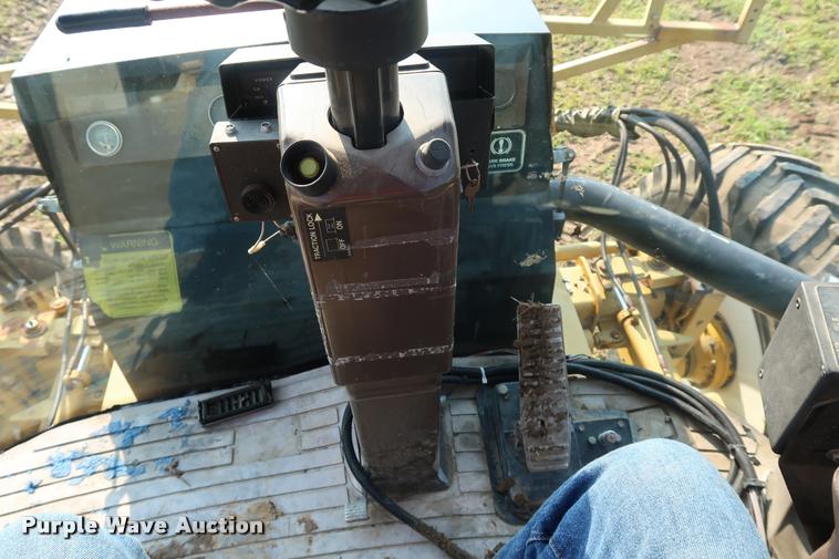 image for item BV9169 1995 Ag-Chem RoGator 844 self-propelled sprayer