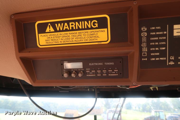 image for item BV9169 1995 Ag-Chem RoGator 844 self-propelled sprayer