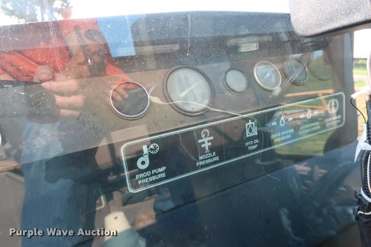 image for item BV9169 1995 Ag-Chem RoGator 844 self-propelled sprayer