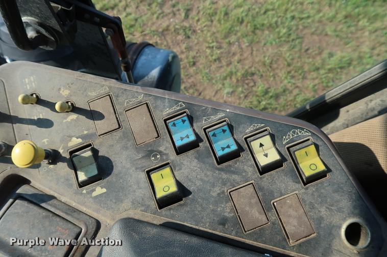 image for item BV9169 1995 Ag-Chem RoGator 844 self-propelled sprayer