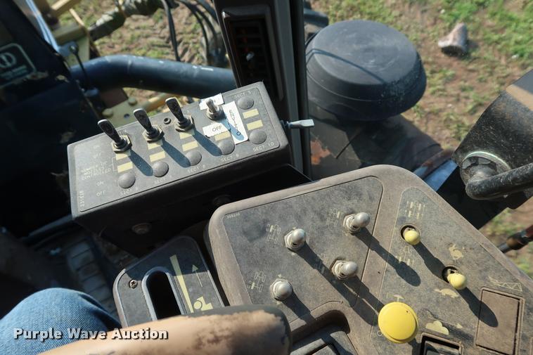 image for item BV9169 1995 Ag-Chem RoGator 844 self-propelled sprayer