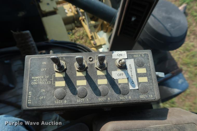 image for item BV9169 1995 Ag-Chem RoGator 844 self-propelled sprayer