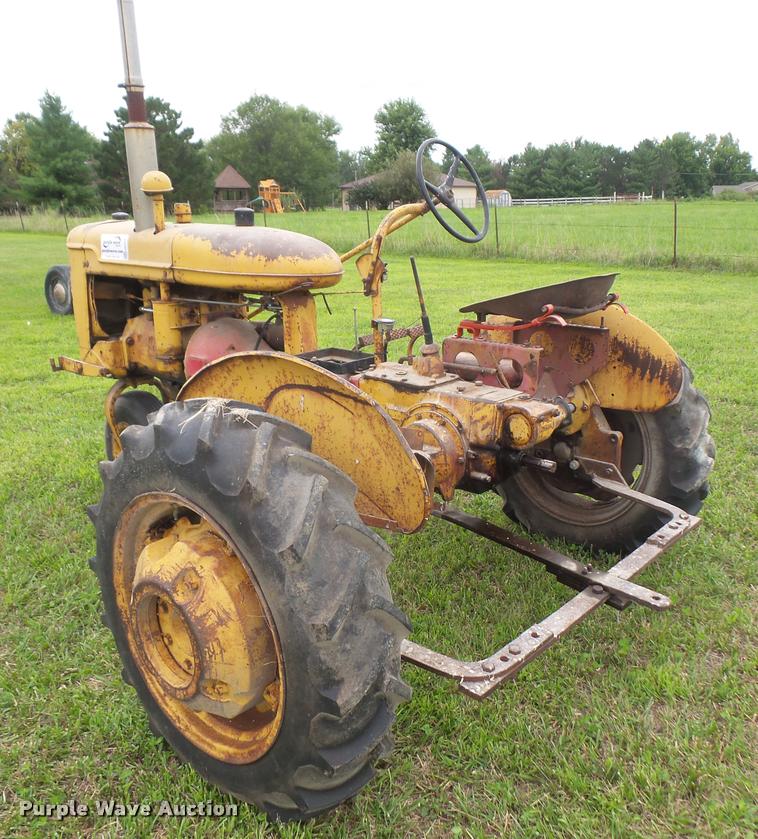 image for item DA1748 Farmall B tractor