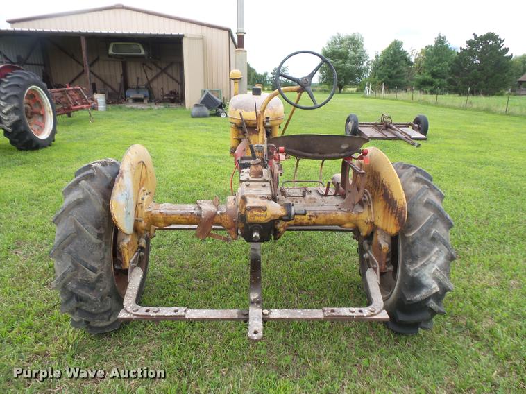 image for item DA1748 Farmall B tractor